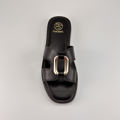 圖片 黑色雙寬帶金屬扣涼鞋 (Black double‑strap metallic buckle sandal)